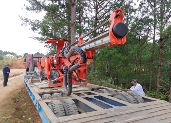 A new specialized driller is moving to the site (Photo: SGGP) A new specialized driller is moving to the site (Photo: SGGP)